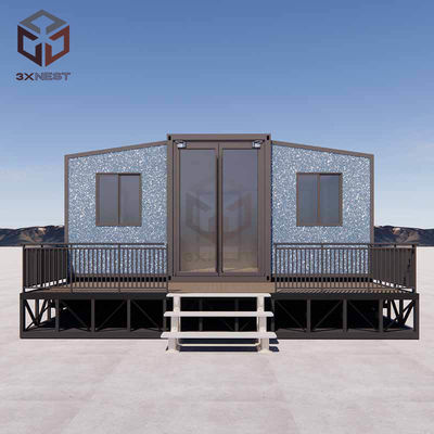 Casas prefabricadas personalizables con balcón y escaleras