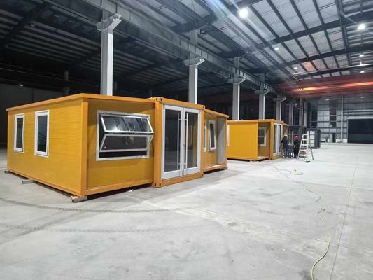 Sistema de plomería preinstalado Casa de contenedores expandible con aislamiento de espuma de poliuretano y puerta de seguridad de acero