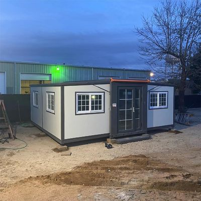 Casa de contenedores expandible de 56 metros cuadrados y 30 pies de longitud con techo de chapa de acero galvanizado